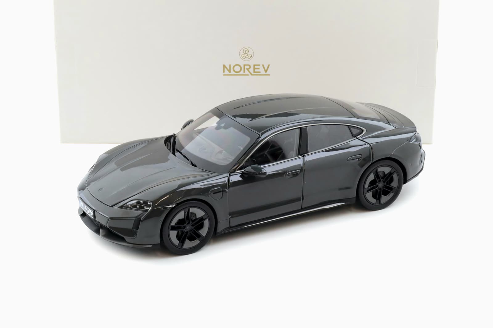 Macheta Porsche Taycan Turbo S 2024 1:18 Norev 1 Porsche Taycan Turbo S 4