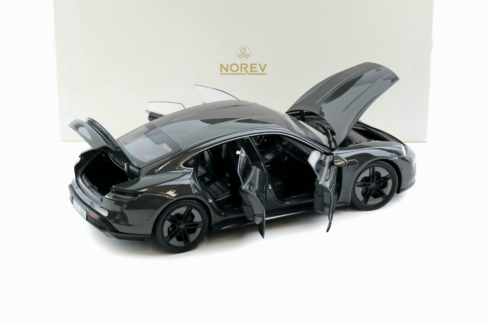 Macheta Porsche Taycan Turbo S 2024 1:18 Norev 4 Macheta Porsche Taycan Turbo S 2024 1:18 Norev - imagine 4